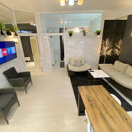 New Double Room Luxury Apartment In The Center Chişinău Esterno foto