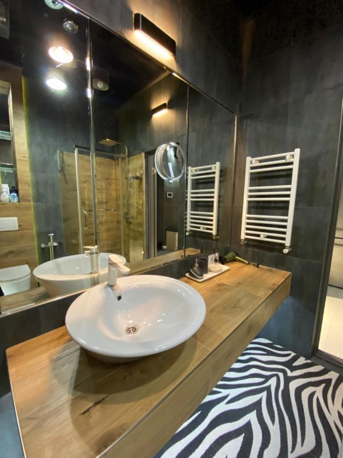 New Double Room Luxury Apartment In The Center Chişinău Esterno foto