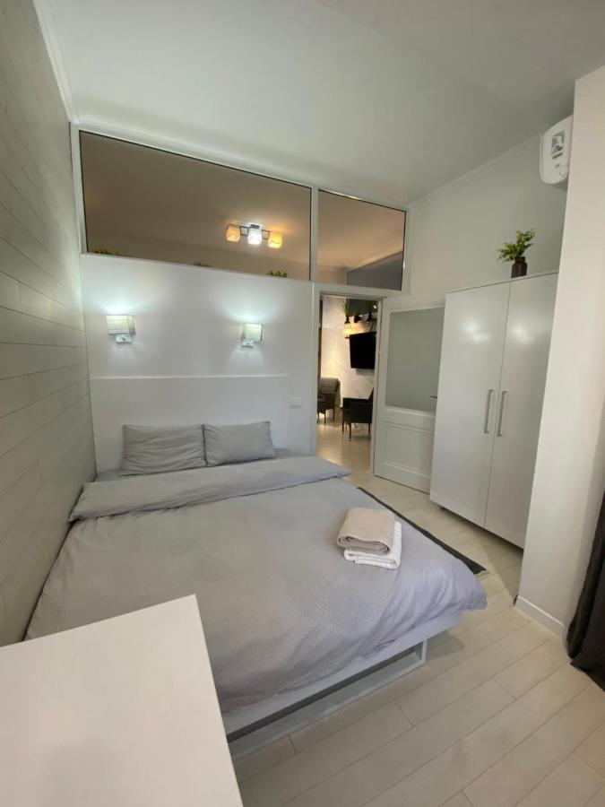 New Double Room Luxury Apartment In The Center Chişinău Esterno foto