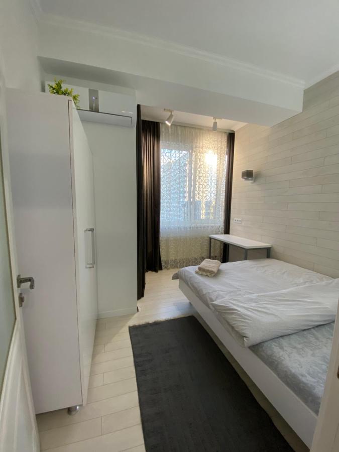 New Double Room Luxury Apartment In The Center Chişinău Esterno foto