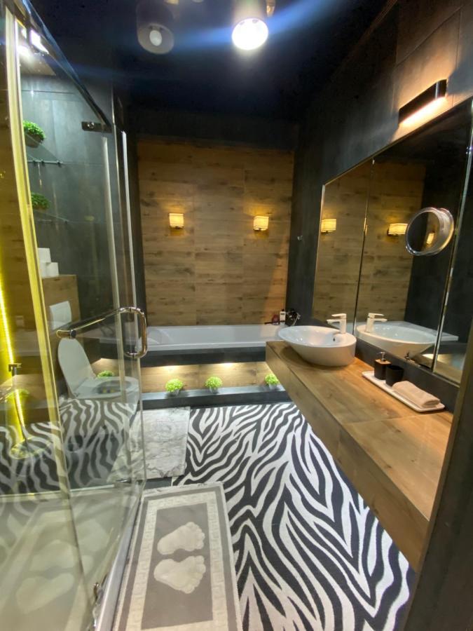 New Double Room Luxury Apartment In The Center Chişinău Esterno foto