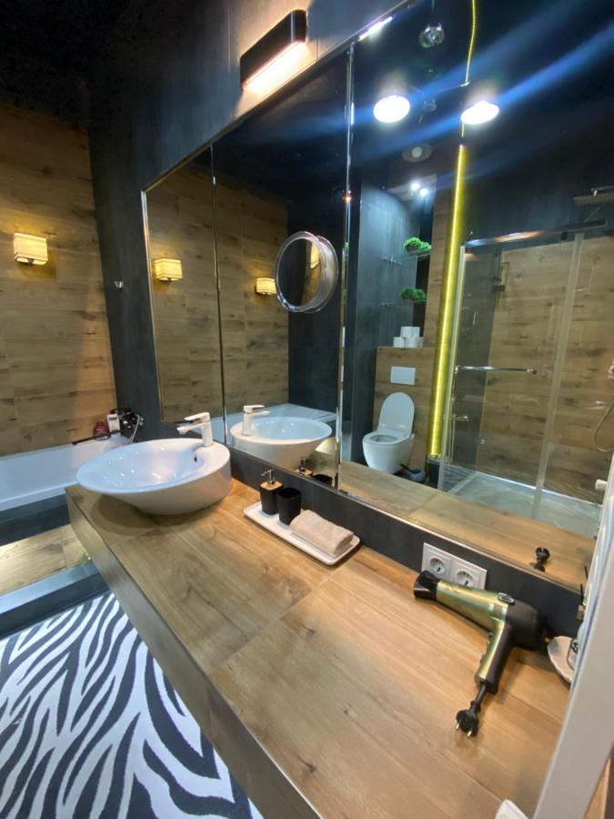 New Double Room Luxury Apartment In The Center Chişinău Esterno foto